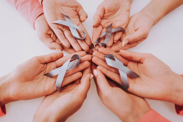 Mulheres apoiam pessoas com doenças. Saúde com pessoas . — Fotografia de Stock