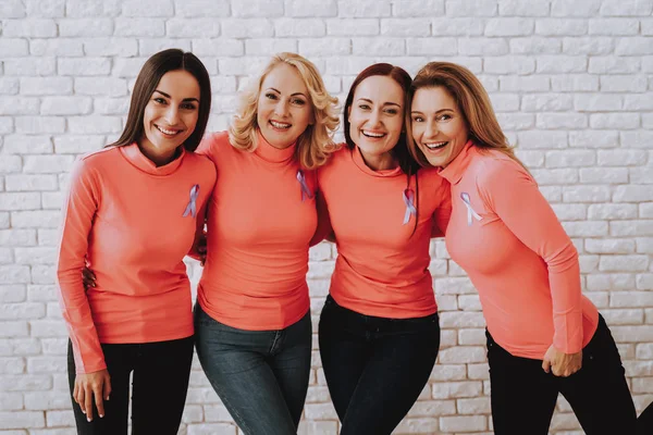 Lady Pink Shirt Help People Cancer Maquillage Avec Des Amis — Photo