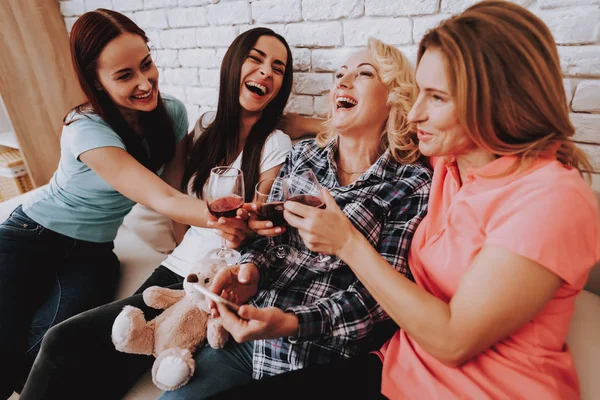 Meisje Vrouwen Lachen Glimlach Tijd Met Gelukkige Familie Spring Time — Stockfoto