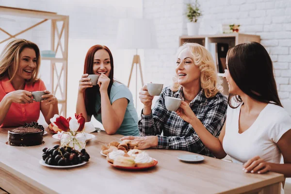 Familie Feiert Den März Frühling Mit Familie Romantisches Frühstück Lächeln — Stockfoto