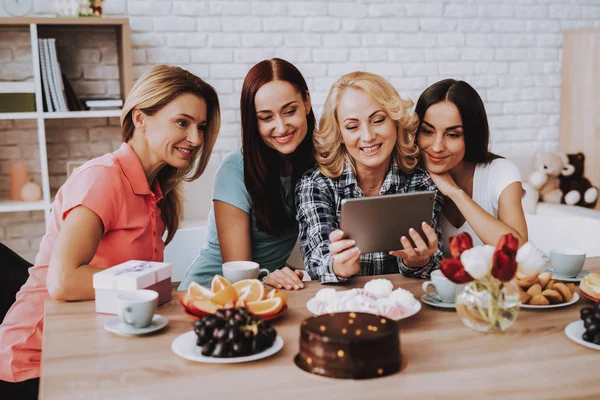 Breakfast Time Family Holiday Friends Smile Girl Happy Day March — Stock Photo, Image