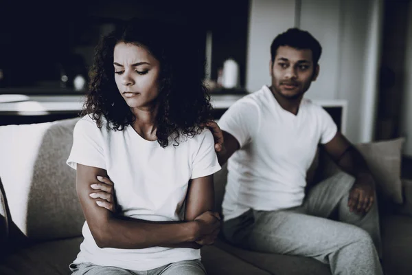 Afro American Couple Couch Quarrel Concept Family Misunderstanding Disappointed Sweatheart — Stock Photo, Image