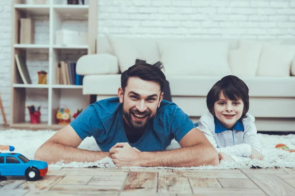 Caramba Felizes Juntos Sorri Brinquedos Diverte Filho Joga Jogos Miúdo — Fotografia de Stock