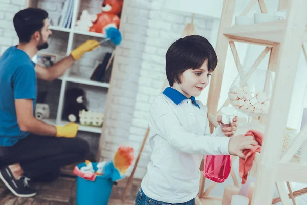 Limpie Polvo Familia Vacaciones Casa Limpia Juntos Tiempo Libre Hombre — Foto de Stock