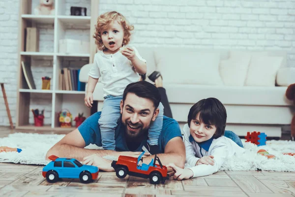 Bebé Con Pelo Brillante Niños Sonrientes Padre Pasa Tiempo Felices — Foto de Stock