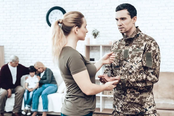 Ein Mann Geht Zum Militärdienst Abschied Nehmen Abgang Zur Armee — Stockfoto