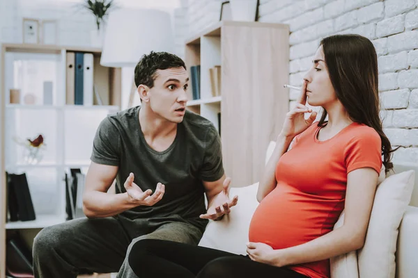 Motherhood Sit Smokes Cigarettes Man Quarrels Bad Mom Pregnant Girl — Stock Photo, Image