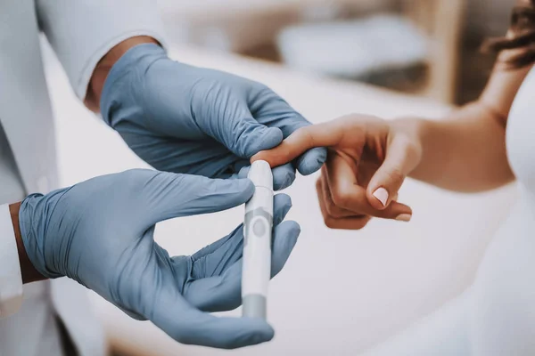 Clínica Doutor Faz Sangue Teste Diverte Parto Barriga Ventilador Consulta — Fotografia de Stock