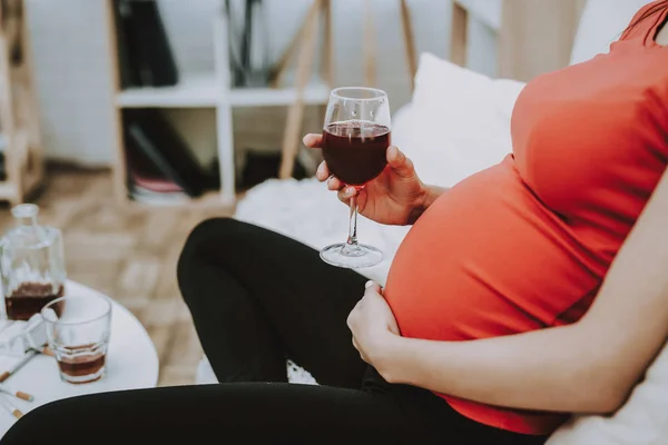 Alkol Içiyor Kötü Alışkanlıkları Kötü Muamele Annelik Hamile Kızı Otur — Stok fotoğraf
