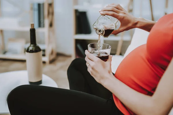 Geburt Bauch Alkohol Trinkt Schlechte Gewohnheiten Misshandlung Mutterschaft Schwangere Sitzen — Stockfoto