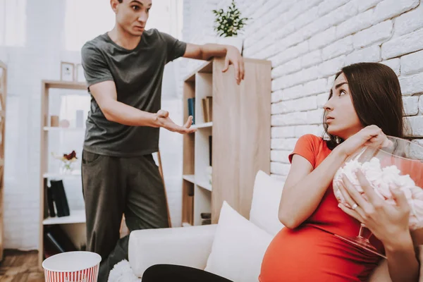 Furcsa Étkezési Szokások Ember Azt Állítják Terhes Feleség Marshmallow Anyaság — Stock Fotó