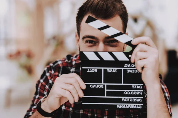 Inspiration Filmklöppel Ideen Glühbirne Brille Auf Laptop Bequem Projekt Sitzen — Stockfoto