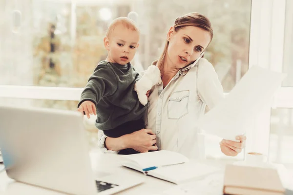 Woman Works Maternity Leave Home Problems Solving Official Clothes Comfortable — Stock Photo, Image