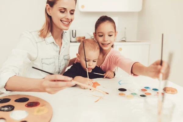 Maman Fille Dessinent Avec Petit Bébé Family Relationship Concept Feuille — Photo