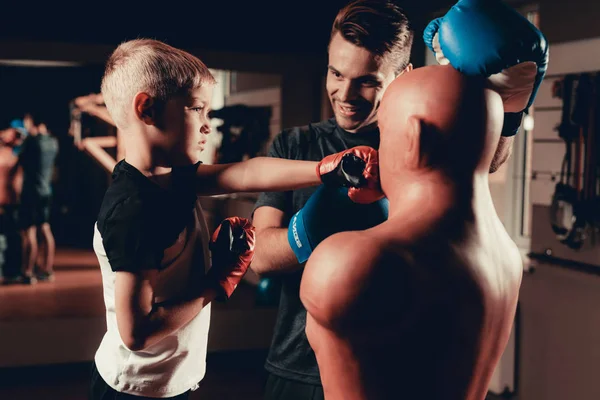 Father Son Boxing Exercises Training Gym Parenthood Relationship Sporty Family — Stock Photo, Image