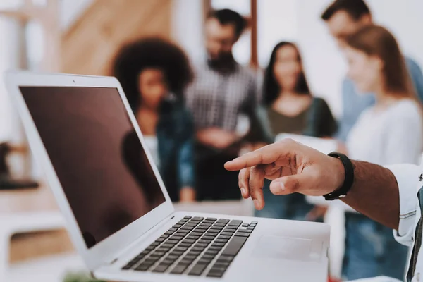 Laptop Lugar Trabajo Hombre Mesa Gafas Proyecto Teclado Portátil Ratón — Foto de Stock