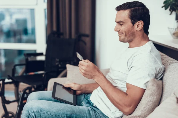 Disabled Person Holds Credit Card Uses Tablet Handsome Smiling Man — Stock Photo, Image