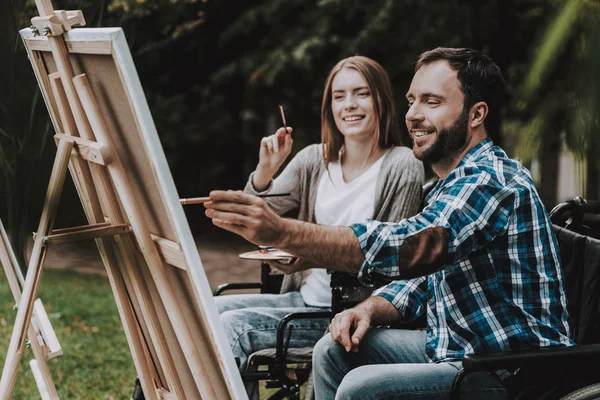 Jeune Homme Handicapé Fauteuil Roulant Dessin Dans Parc Jeune Homme — Photo