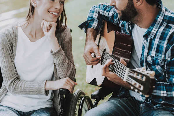 Disabled Man Wheelchairs Playing Guitar Park Disabled Young Man Woman — Stock Photo, Image