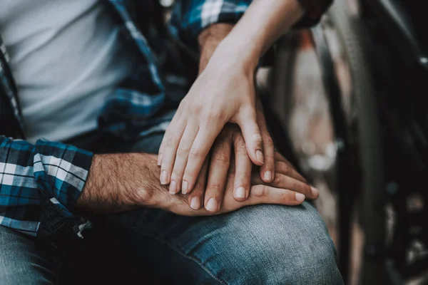 Pareja Personas Con Discapacidad Sillas Ruedas Parque Joven Discapacitado Mujer — Foto de Stock