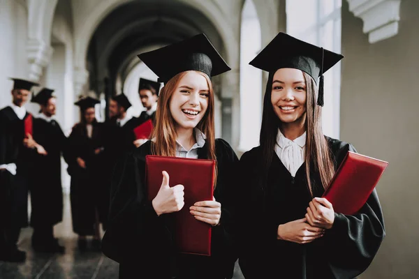 Chicas Arquitectura Felicidad Inteligencia Diploma Pie Corredor Universidad Robos Graduado —  Fotos de Stock