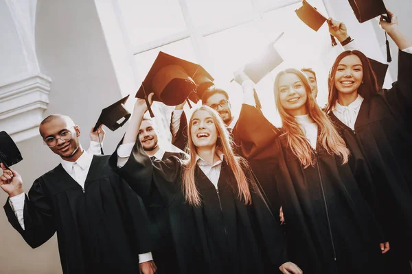 Cap Bästa Vänner Slutföra Studier Arkitektur Universitet Grupp Ungdomar Graduate — Stockfoto