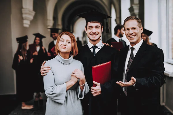 Felicidade Relações Diploma Pais Terminar Estudos Parabéns Obrigado Estudante Universidade — Fotografia de Stock
