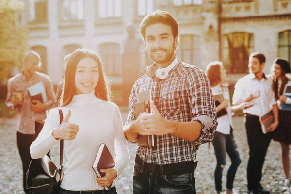 Thumbs Books Intelligence Man Woman Standing Together Sunny Day Holding — Stock Photo, Image