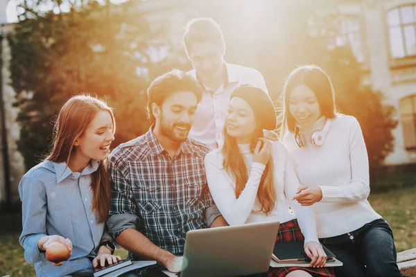 Libri Testo Divertiti Conoscenza Architettura Freelance Hipster Gruppo Dei Giovani — Foto Stock