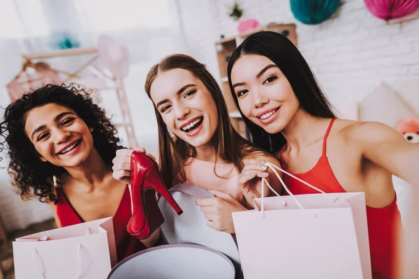 Robe Rouge Fais Des Selfies Célébrons Journée Femme Les Femmes — Photo