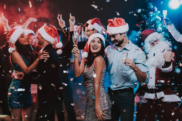 Happy Young People Dancing New Year Party Babbo Natale Gente — Foto Stock