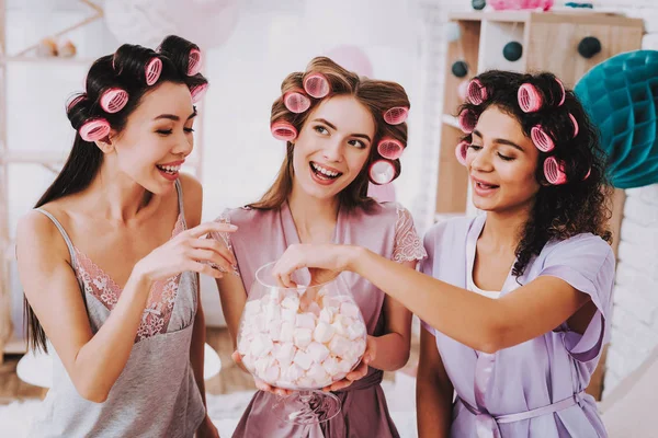 Marshmallows Kızlarla Kutluyor Kadınlar Günü Duygusal Kadın Neşeli Kadın Güzel — Stok fotoğraf