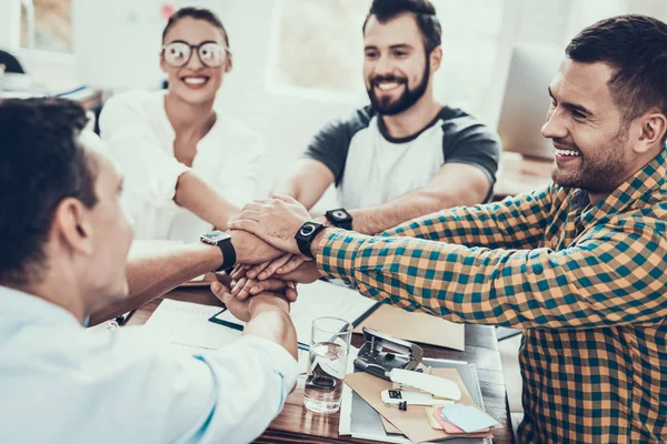 Young Workers Teambuilding Modern Office Engelsk Kommunikasjon Med Kolleger Samarbeid – stockfoto