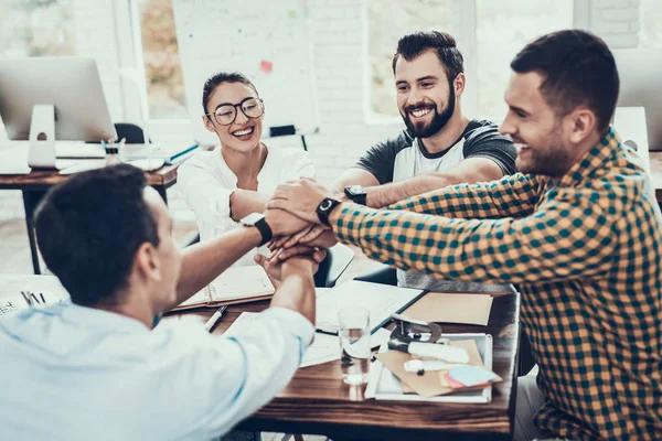 Young Workers Teambuilding Modern Office Engelsk Kommunikasjon Med Kolleger Samarbeid – stockfoto