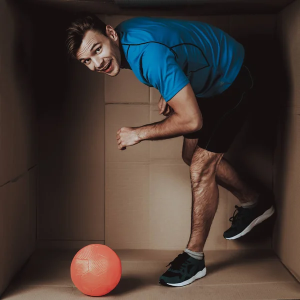 Young Man Playing Ball Cardboard Box Sports Healthy Lifestyle Life — Stock Photo, Image