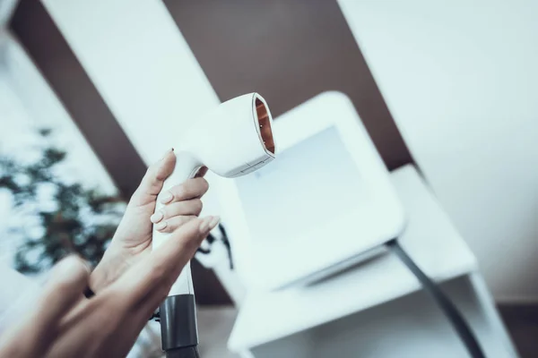 Läkare Vit Uniform Med Medicinsk Utrustning Modern Kosmetologi Proffesional Kosmetolog — Stockfoto