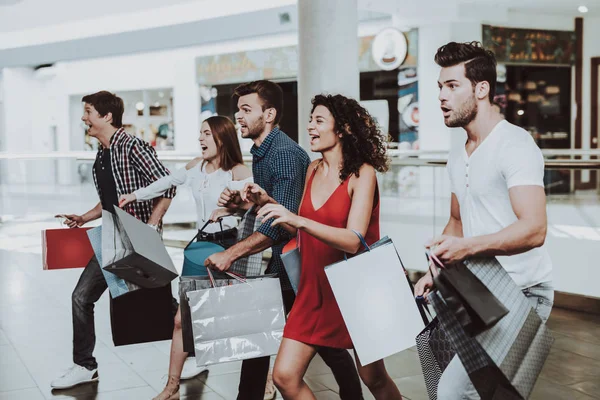 Empresa Amigos Compras Shopping Com Pacotes Conceito Compras Menina Vestido — Fotografia de Stock