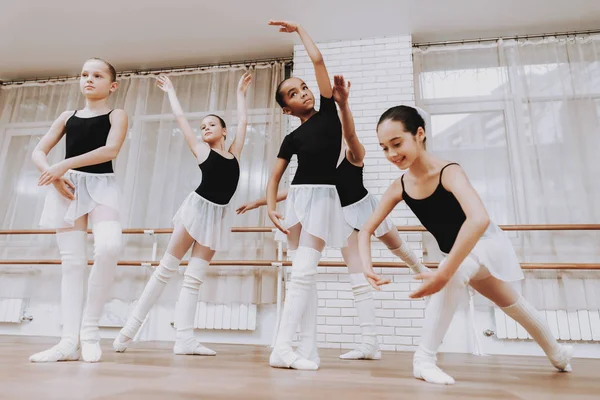 Balett Oktatás Csoport Fiatal Lányok Bent Klasszikus Balett Balerina Tutu — Stock Fotó