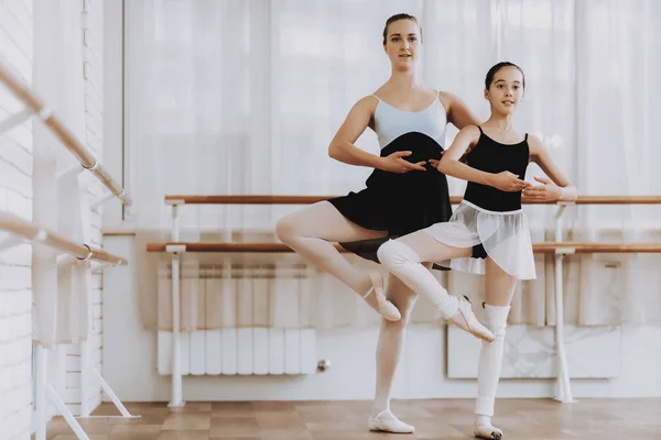 Treinamento Balé Menina Com Professor Dentro Ballet Clássico Menina Balerina — Fotografia de Stock
