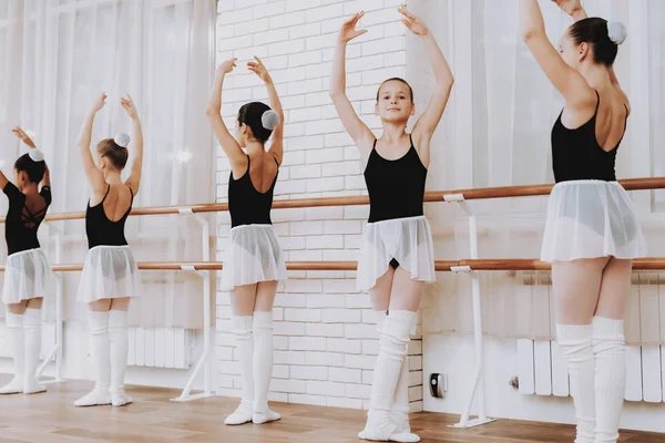 Entrenamiento Ballet Grupo Niñas Jóvenes Interior Ballet Clásico Chica Balerina — Foto de Stock