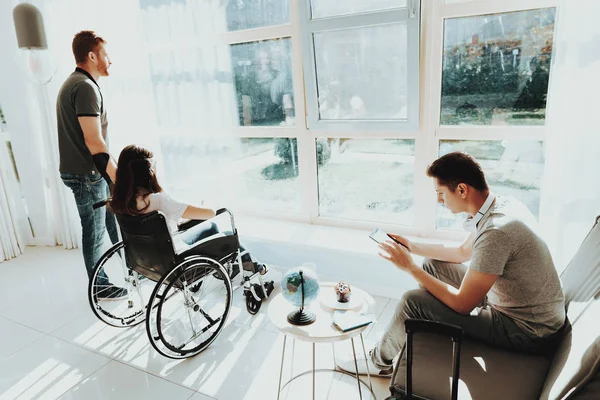 Persona Sulla Sedia Rotelle Disabili Sala Donna Sulla Sedia Rotelle — Foto Stock