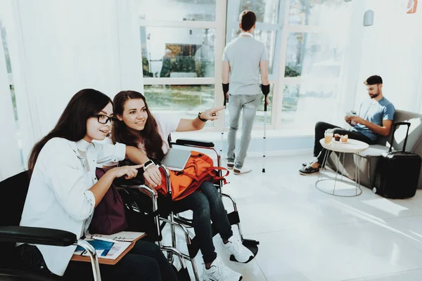 People Wheelchair Disabled Hall Woman Wheelchair Guy Crutches Room Panoramic — Stock Photo, Image