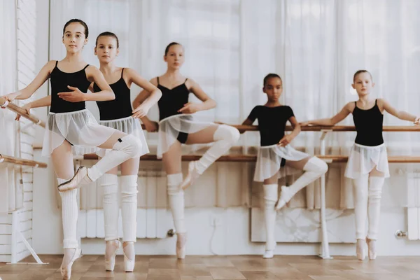 Ballet Training Group Young Girls Indoors Classical Ballet Girl Balerina — Stock Photo, Image