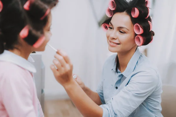 Little Lady Curlers Girl White Interior Girl Beauty Salon Lipstick — Stock Photo, Image