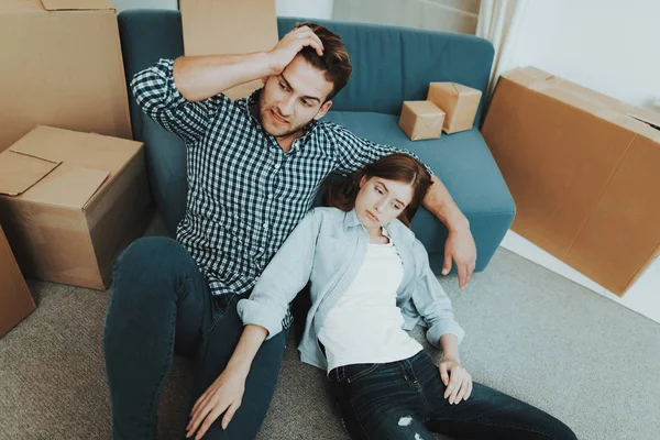 Junges Paar Beim Umzug Eine Neue Wohnung Frischvermählte Einer Neuen — Stockfoto