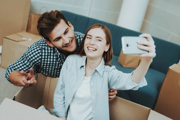 Casal Jovem Fazendo Selfie Novo Conceito Apartamento Lazer Férias Feliz — Fotografia de Stock