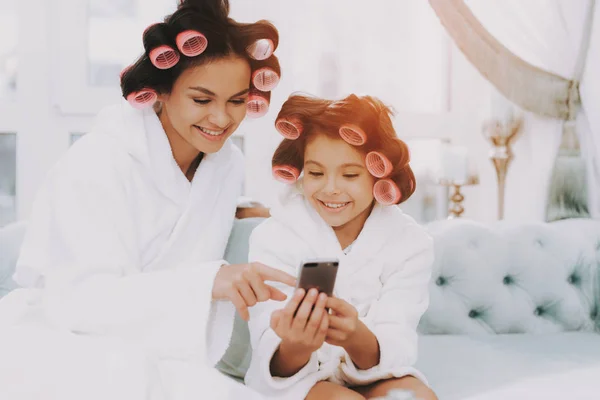 Little Lady Curlers Mother Daughter Spa Consept Beauty Salon Beautiful — Stock Photo, Image
