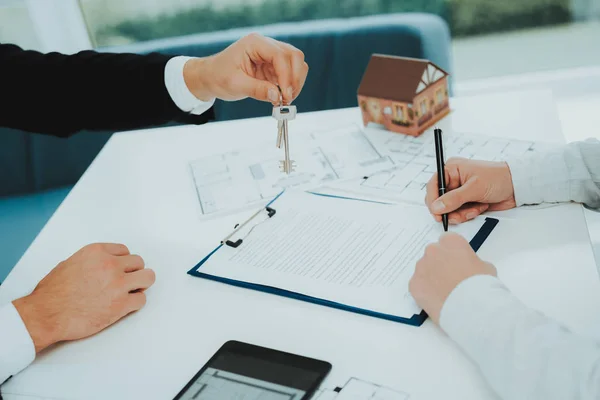 Close-up. Contract Signing Concept. Property Buy. — Stock Photo, Image