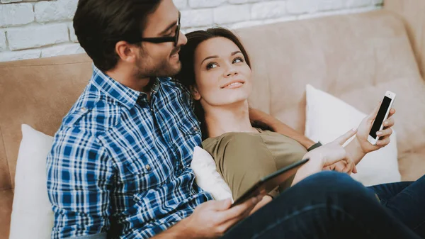 Mann Und Frau Hause Mann Umarmt Frau Hause Mann Mit — Stockfoto