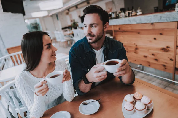 Fröhliche Mädchen Cupcake Lecker Glücklich Zusammen Liebe Spaß Haben Tee — Stockfoto